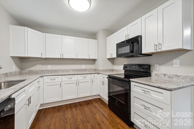 Photo - 905 Clark St