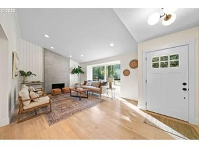 Photo - 3bd 2ba in quiet cul de sac Lake Oswego