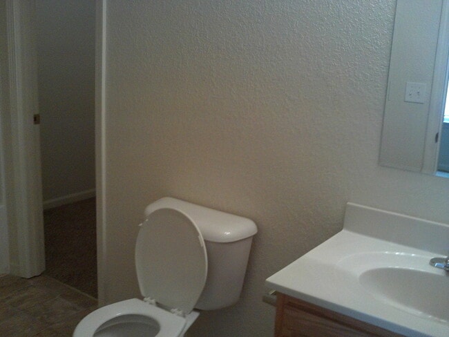Photo - 3 bed 2 Bath duplex!