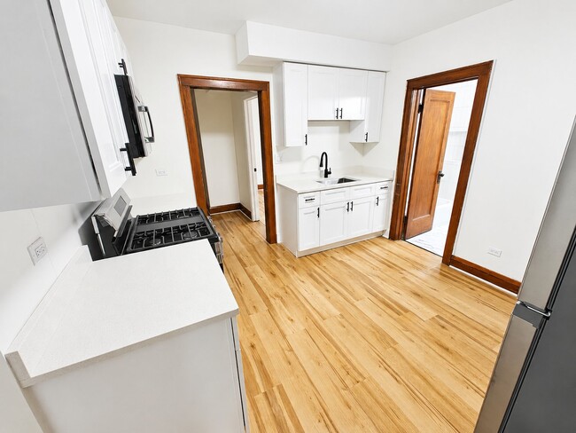 6805 S Artesian Ave Unit 2