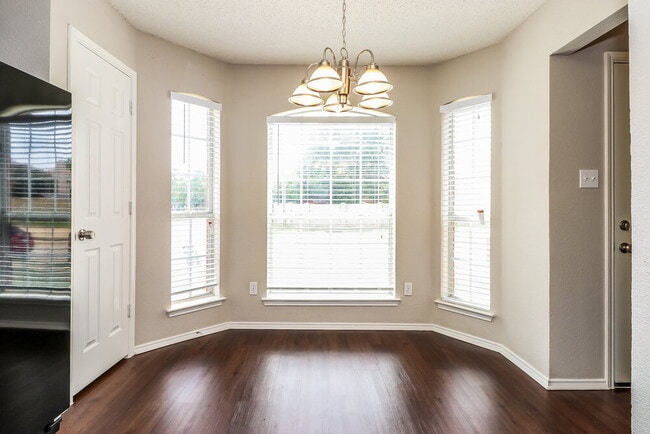 Photo - 2844 Claremont Dr