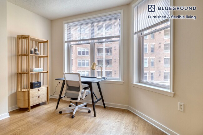 Photo - 2400 M St NW Unidad SI FL4-ID908