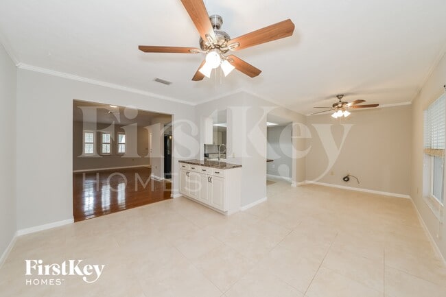 Photo - 560 Donora St