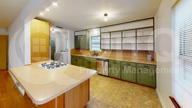 Photo - 4717 Staples Ave