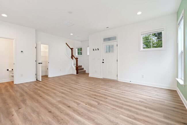 Photo - 3 Bed 2.5 Bath Modern Retreat - Internet I... Casa