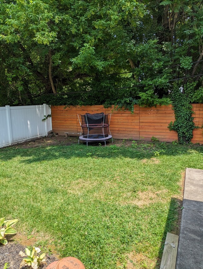 Patio trasero 2 - 631 N 44th St