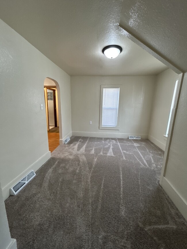 Photo - 411 W 9th St