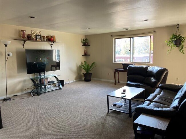 Photo - 301 1/2 S Winebiddle St