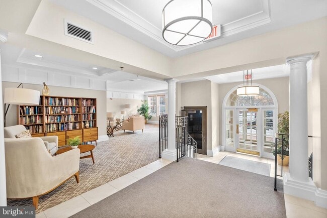 Building Photo - 4951 Brenman Park Dr Unit 216