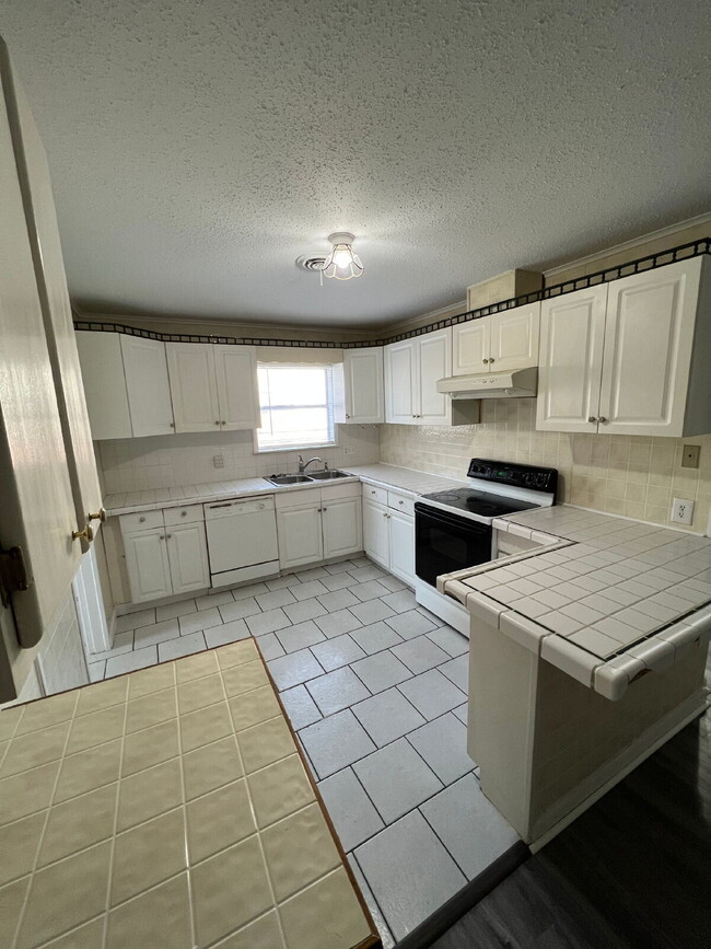 Photo - "Charming 3-Bed, 2-Bath Home with Spacious 1,476 Sq Ft Layout in Jonesboro's Heart!"