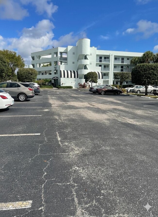 Photo - 6698 10th Ave N Unidad 427