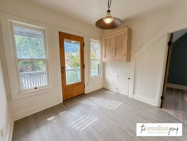 Building Photo - Maxwell Ave. Unit 2