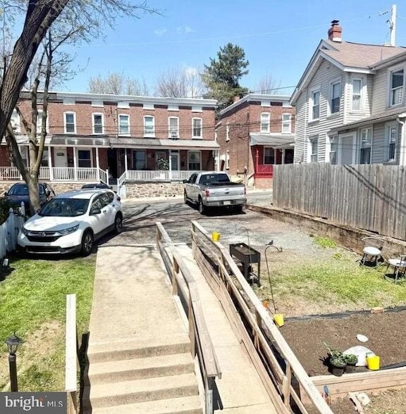 Photo - 327 Main St