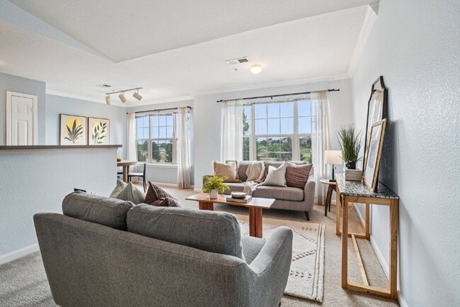 Building Photo - Gorgeous third floor - 1bd/1ba condo Unit 6303