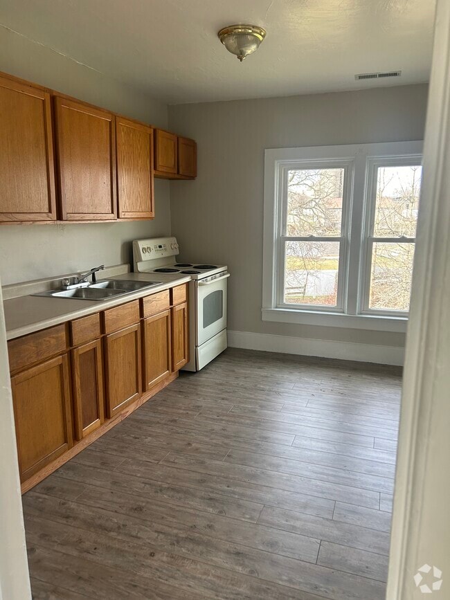 Building Photo - 204 N Water St Rental