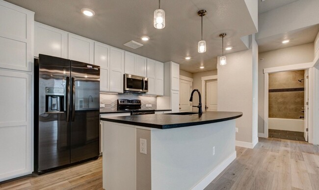 Stunning 2 Bed 2 Bath Condo Near Downtown ... - Stunning 2 Bed 2 Bath Condo Near Downtown ...