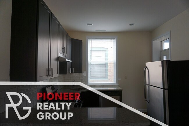 Photo - 849 W Cornelia Ave Unit 2