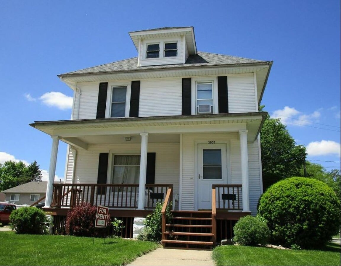 Photo - 2003 Main St