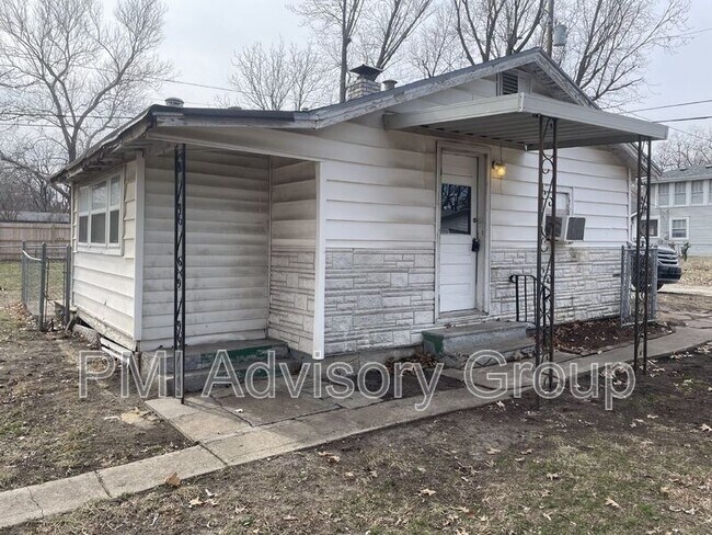 Photo - 323 1/2 SW Lindenwood Ave