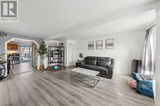 Photo - 16 FIFTH STREET W