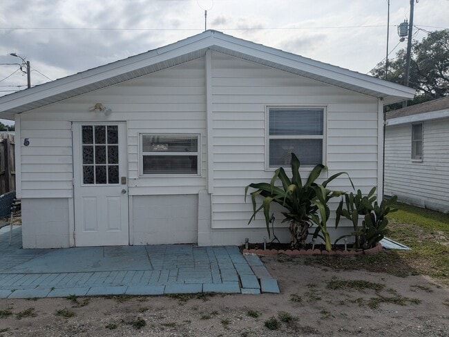 Building Photo - 120 S Fortner Ave