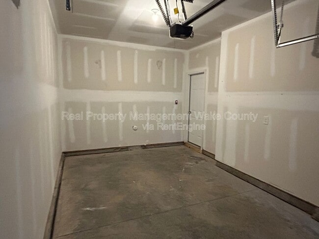 Photo - 156 Polaris Ave