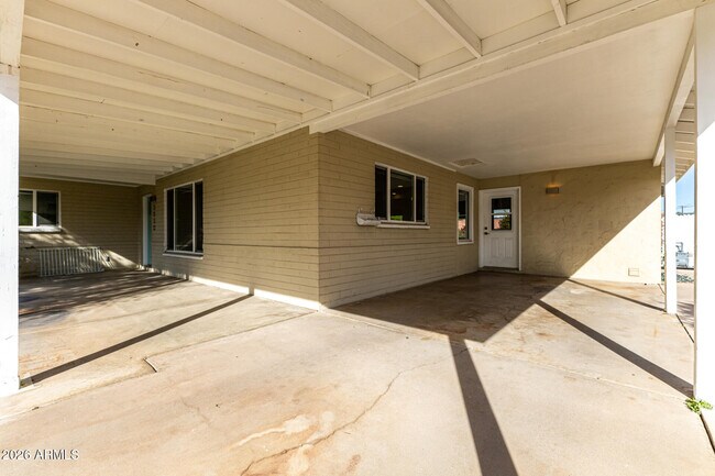 Photo - 3930 E Oak St