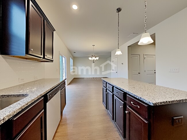 Photo - 212 Lake Vista Dr