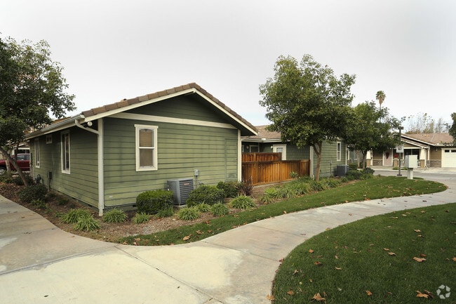 Raincross Cottages