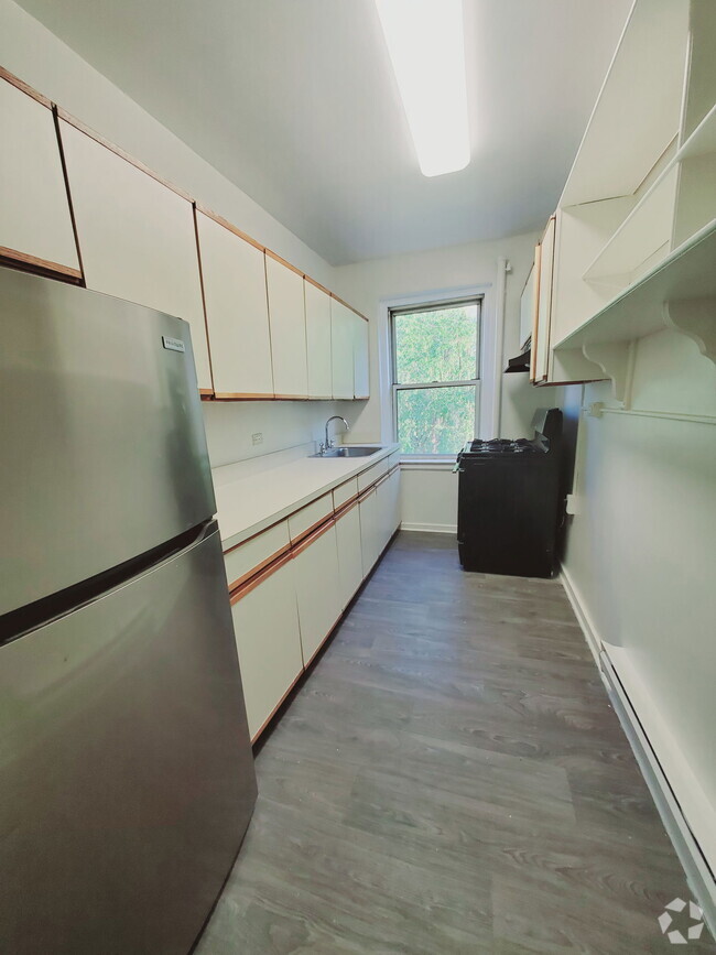Building Photo - 104 Woodside Green Unit C Rental