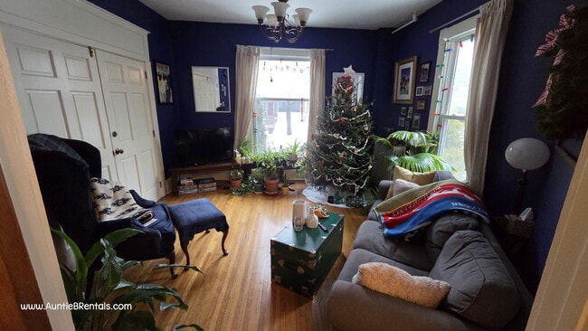 Photo - Cute main-level unit in Minneapolis, walking distance to local shops Unit 1