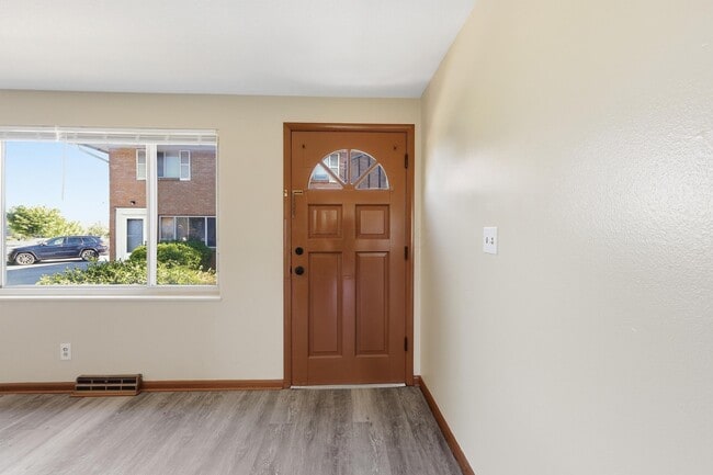 Photo - 1759 Lonsdale Rd Unidad C