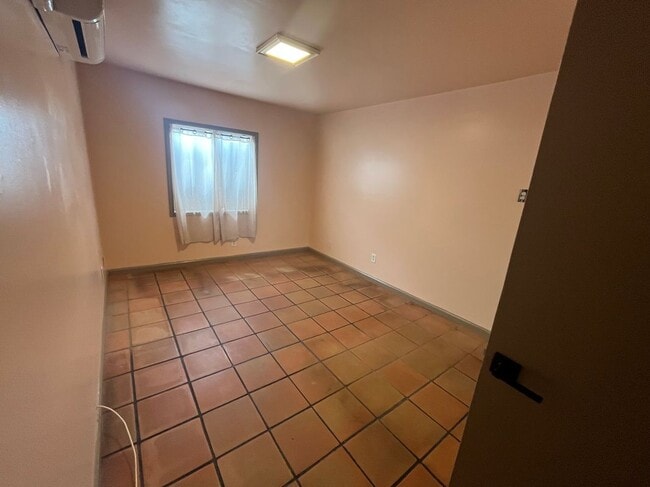 Photo - 728 Glenoaks Blvd