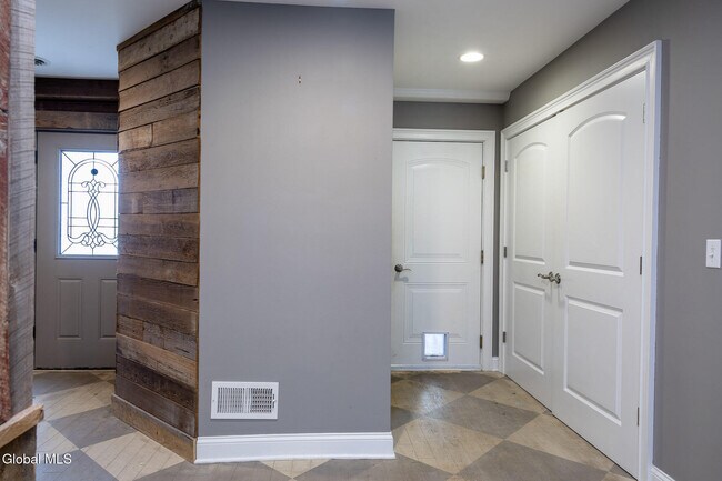 Photo - 949 Hudson Ave