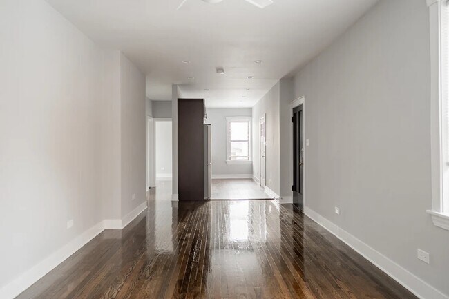 Photo - 5162 W Montrose Ave Unidad 6