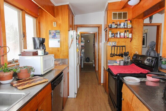 Photo - 924 Danby Rd Unit 1