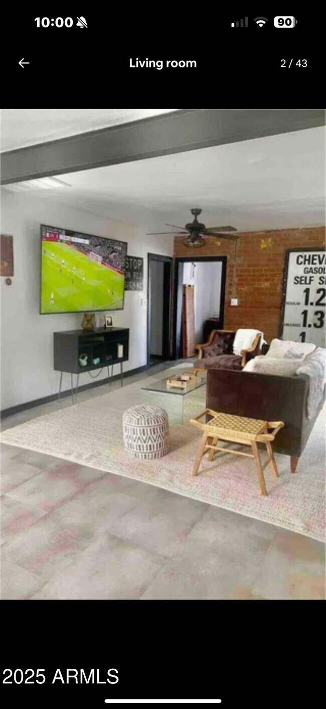 Photo - 1055 E Whitton Ave