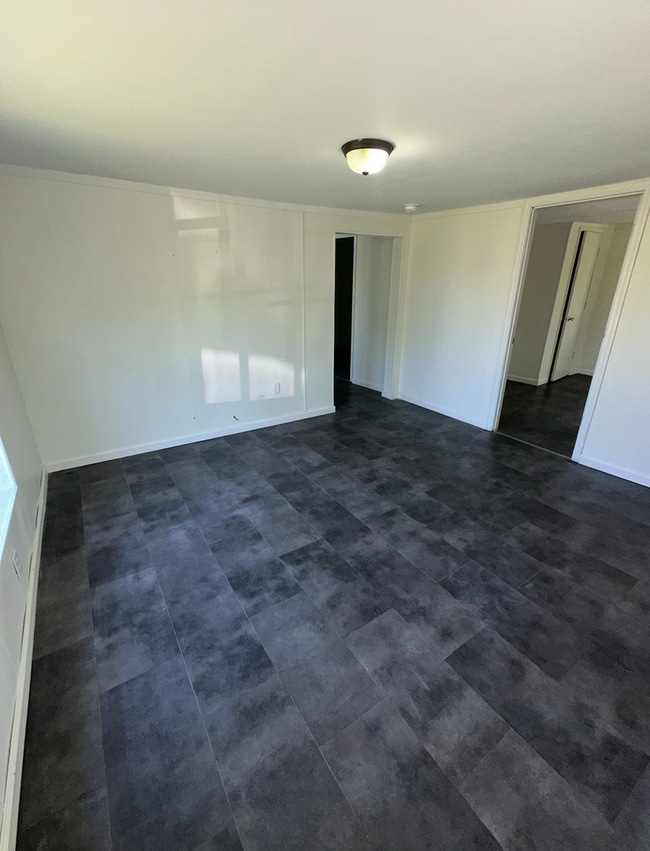 Photo - 3 Bed 1 Bath Home - Sheffield, AL