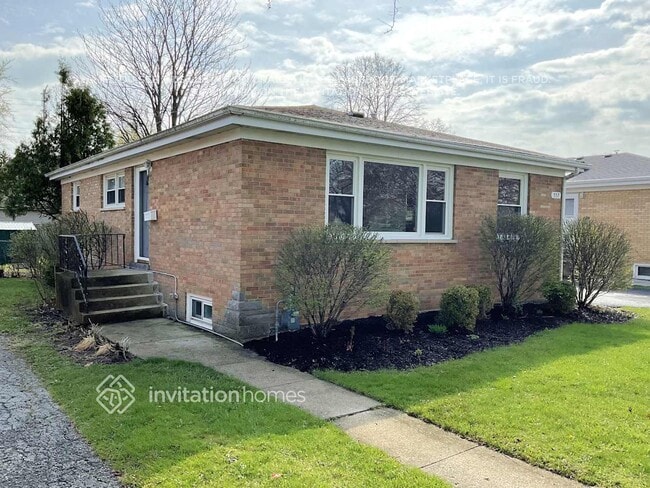 Photo - 557 Sumac Rd