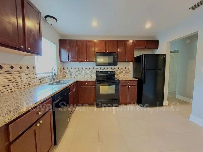 Photo - 220 Orangeview Ln