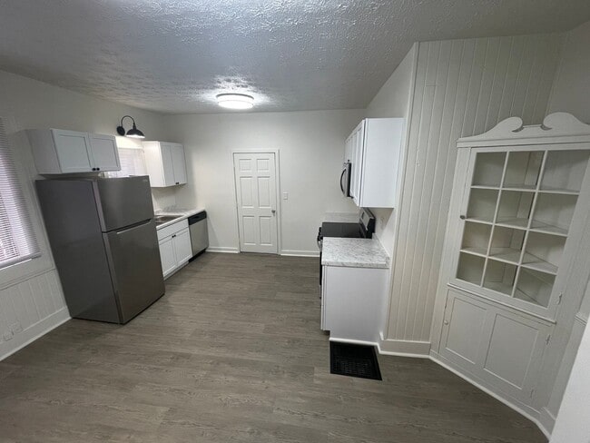 Photo - 5 Bedroom Available NOW