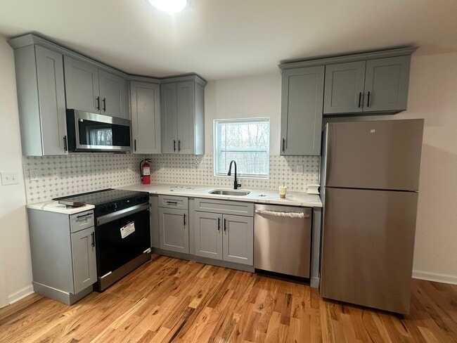 Building Photo - 17 Church St