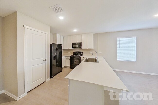 Photo - 830 Ginkgo Wy