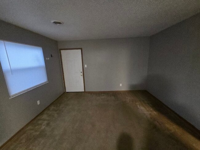 Building Photo - 200 Timber Ridge Dr Unit 200