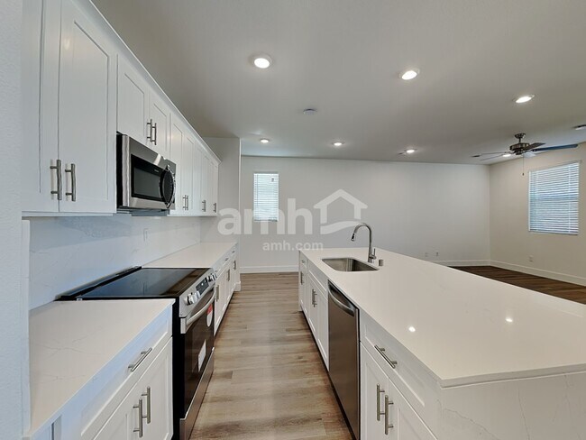 11146 Magallanes St