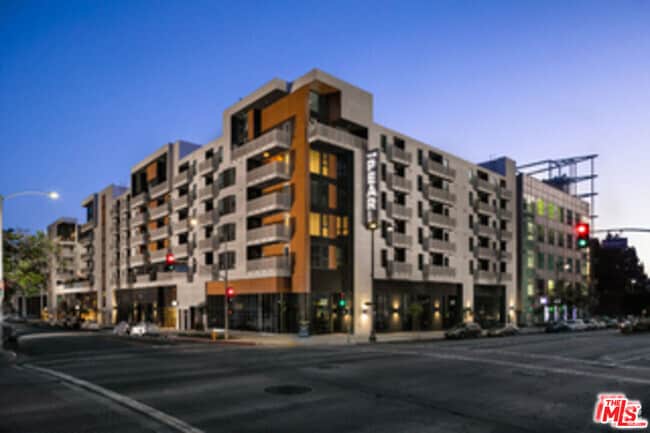 Building Photo - 687 S Hobart Blvd Unit 451 Rental