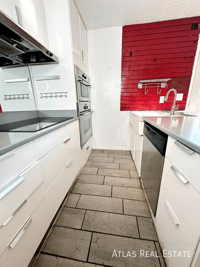 Photo - 218 W Rockrimmon Blvd