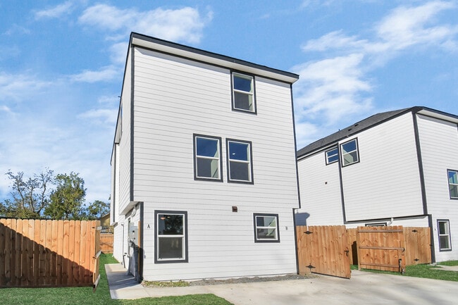 Photo - 337 Connecticut St