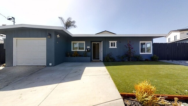 Building Photo - 4Bed/2 Bath on Tipton!