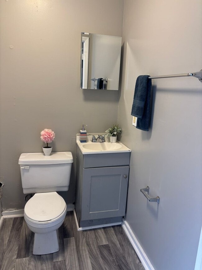 Building Photo - 390 N King St Unit A